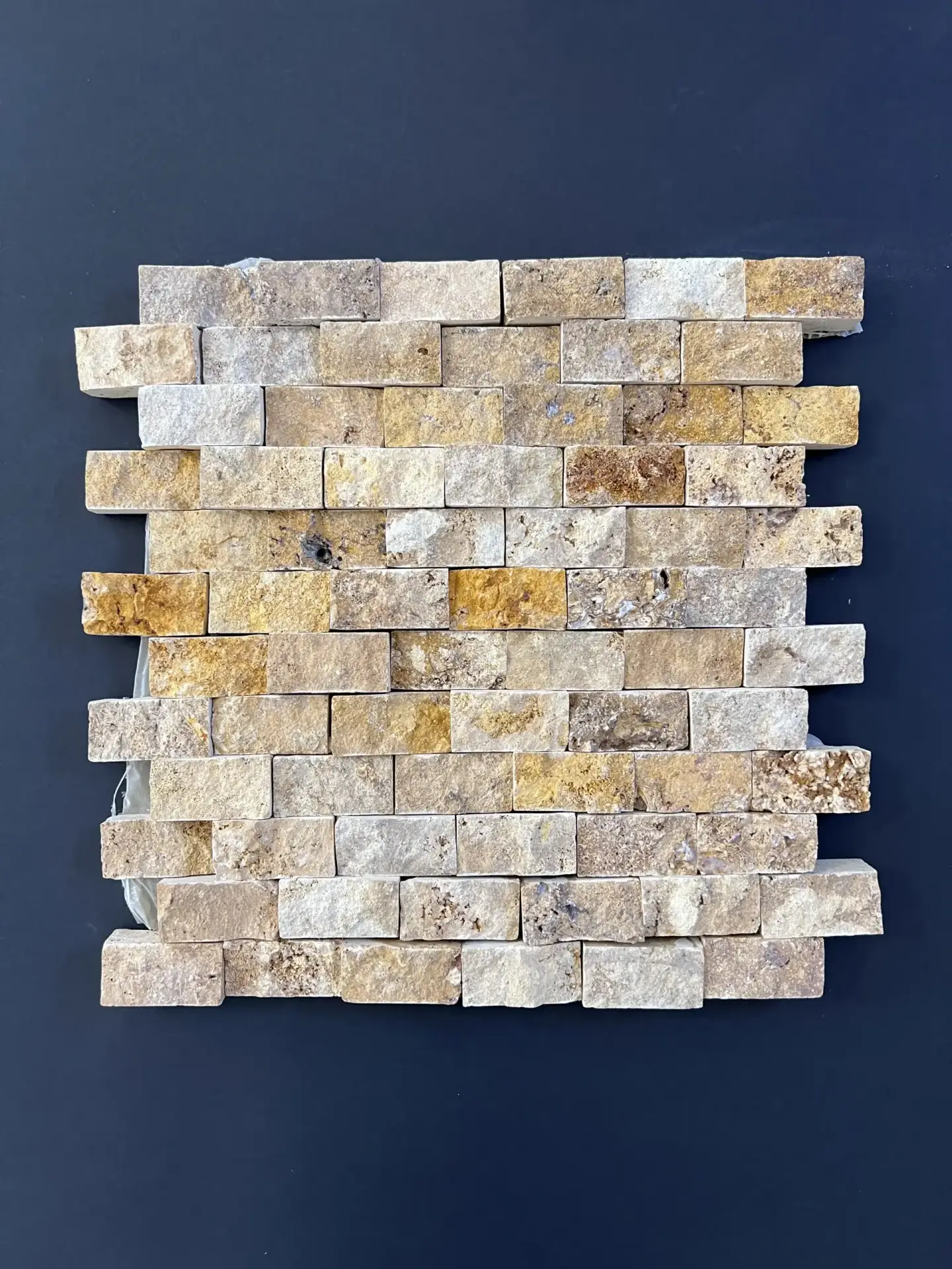 Mozaic Travertin Golden scapitat 23x48x12 cm scaled rotate Piatra Naturala - Toate Produsele