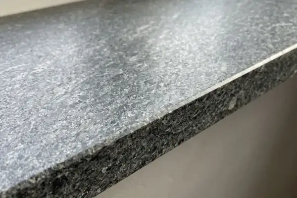 glaf granit steel grey periat 600x400 - Glaf granit Steel Grey periat 100 x 20 x 2 cm  - 1 lungime bizotata glafuri