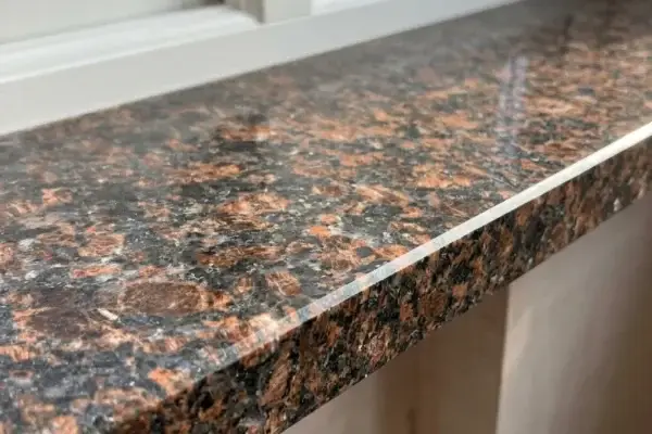 glaf granit tan brown 600x400 - Glaf granit Tan Brown lustruit 110 x 20 x 2 cm  - 1 lungime bizotata glafuri