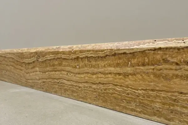 plinta travertin yellow vein 600x400 - Plinta Travertin Yellow Vein Cut lustruit chituit 60 x 7 x 2 cm  - 1 lungime bizotata plinte
