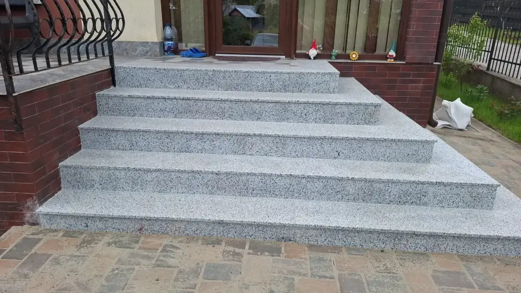Trepte exterioare din granit Padang Crystal